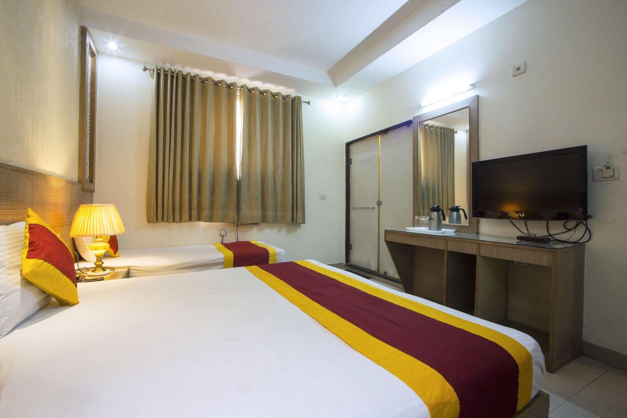 Hotel Baba Inn-By Rcg Hotels New Delhi Exteriör bild