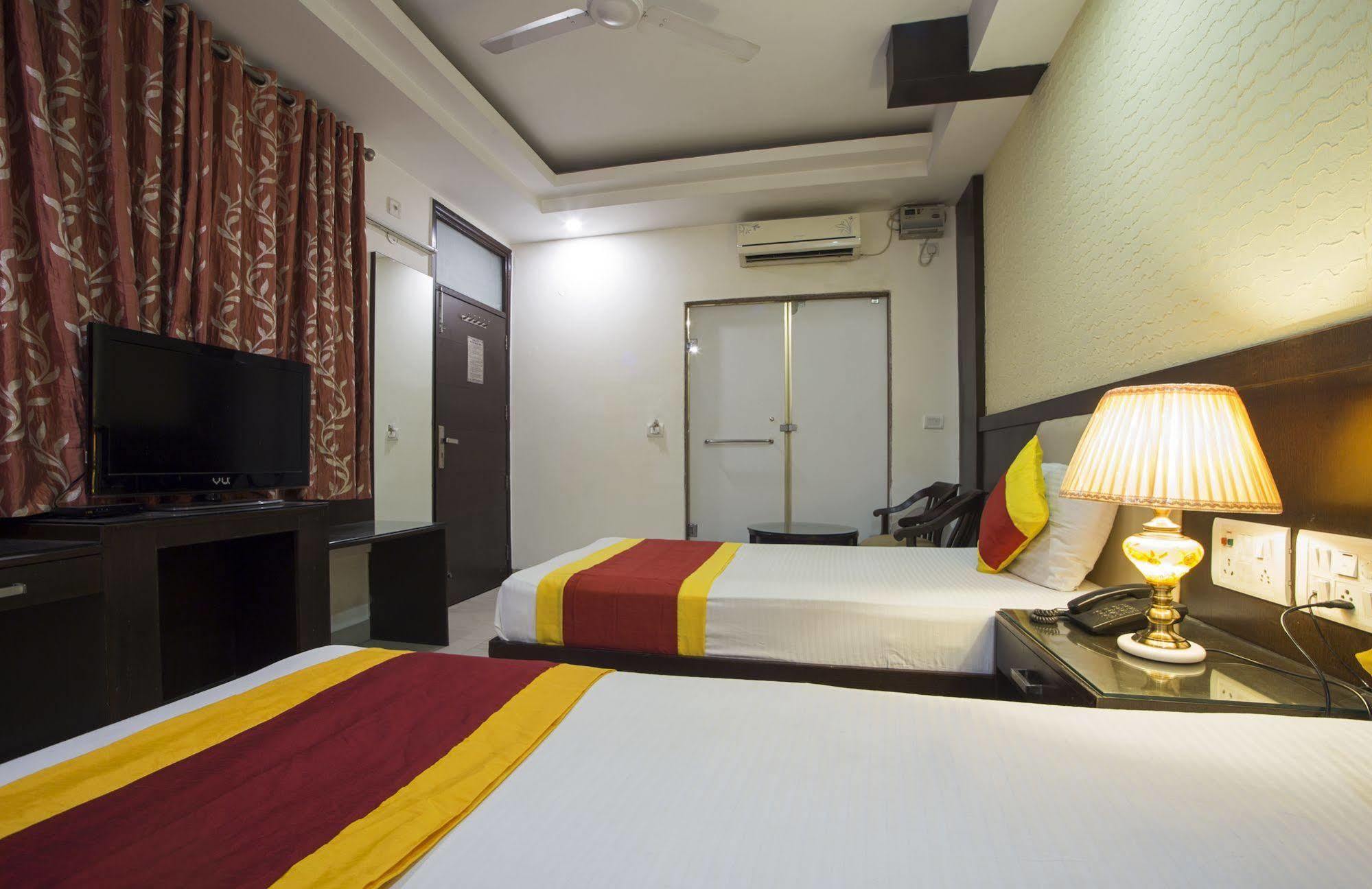 Hotel Baba Inn-By Rcg Hotels New Delhi Exteriör bild