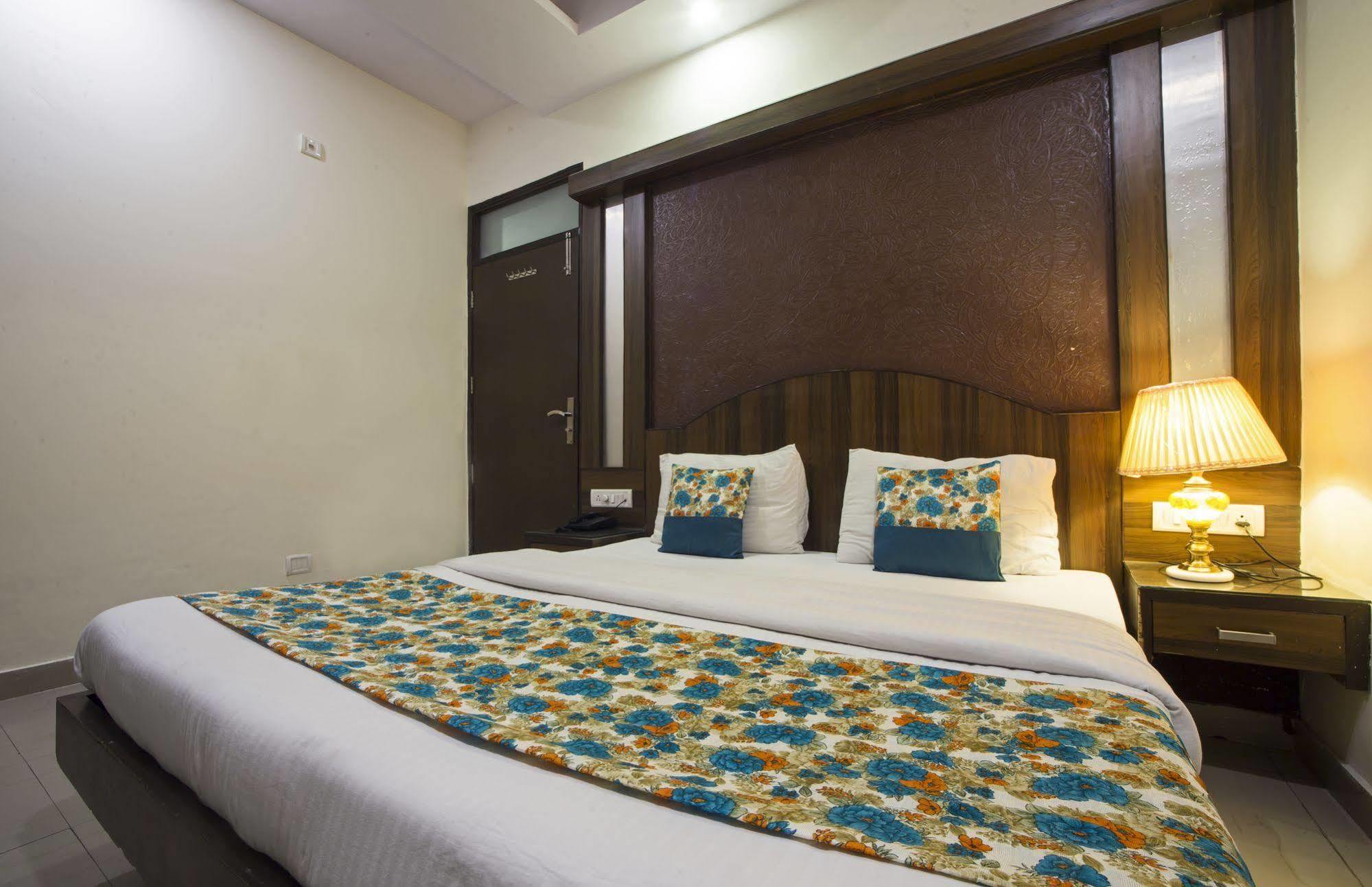 Hotel Baba Inn-By Rcg Hotels New Delhi Exteriör bild