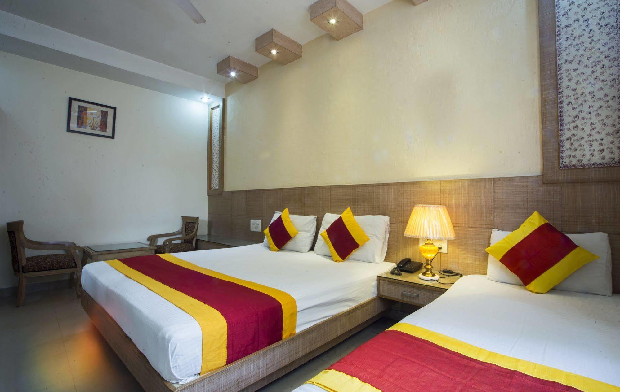 Hotel Baba Inn-By Rcg Hotels New Delhi Exteriör bild