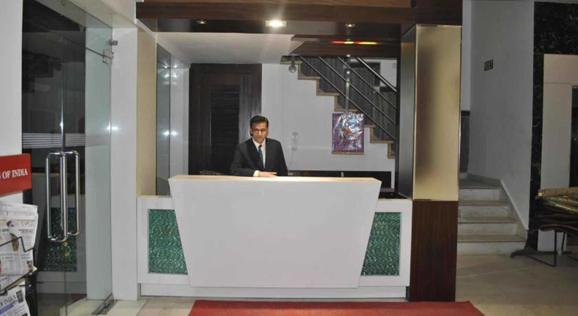 Hotel Baba Inn-By Rcg Hotels New Delhi Exteriör bild