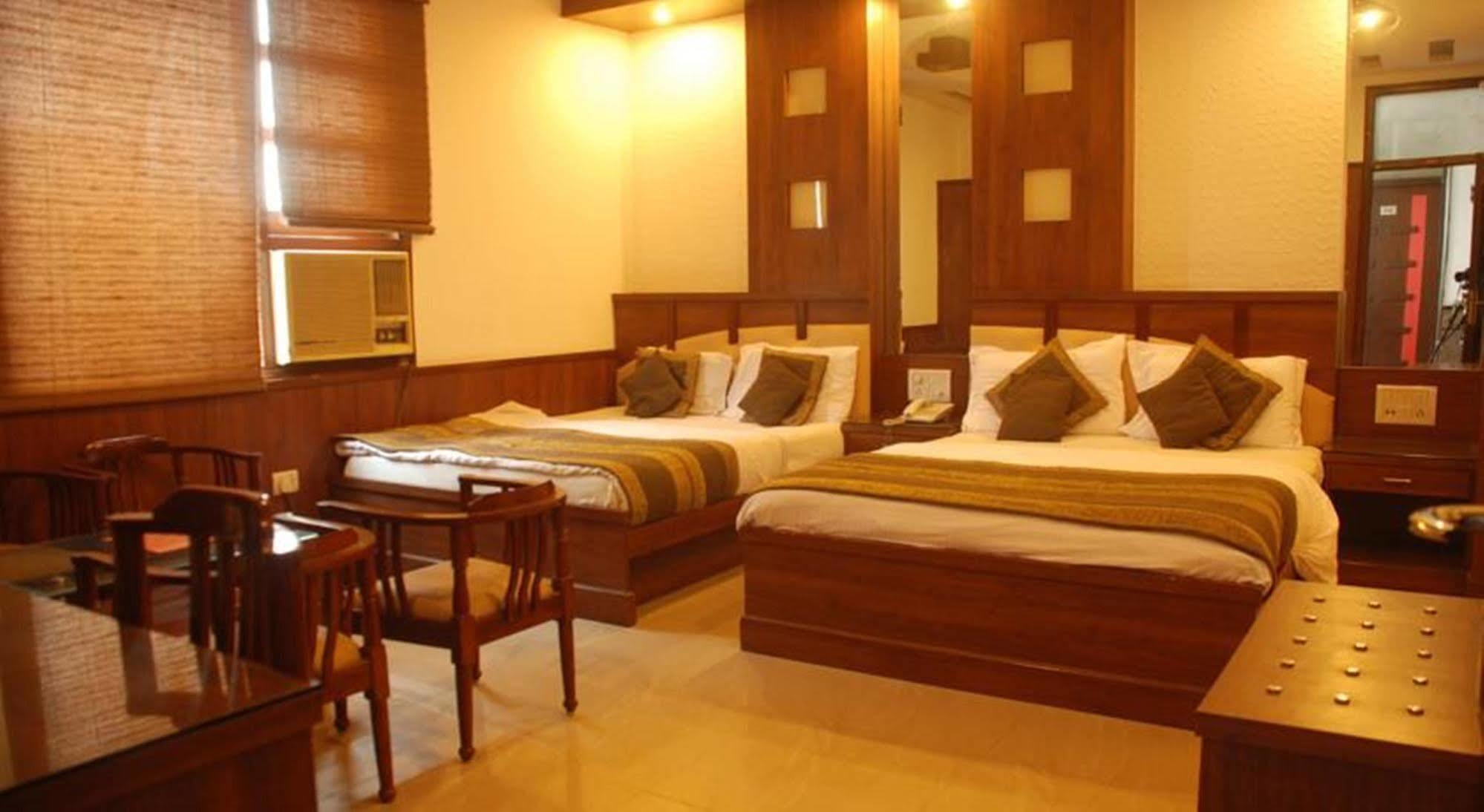 Hotel Baba Inn-By Rcg Hotels New Delhi Exteriör bild