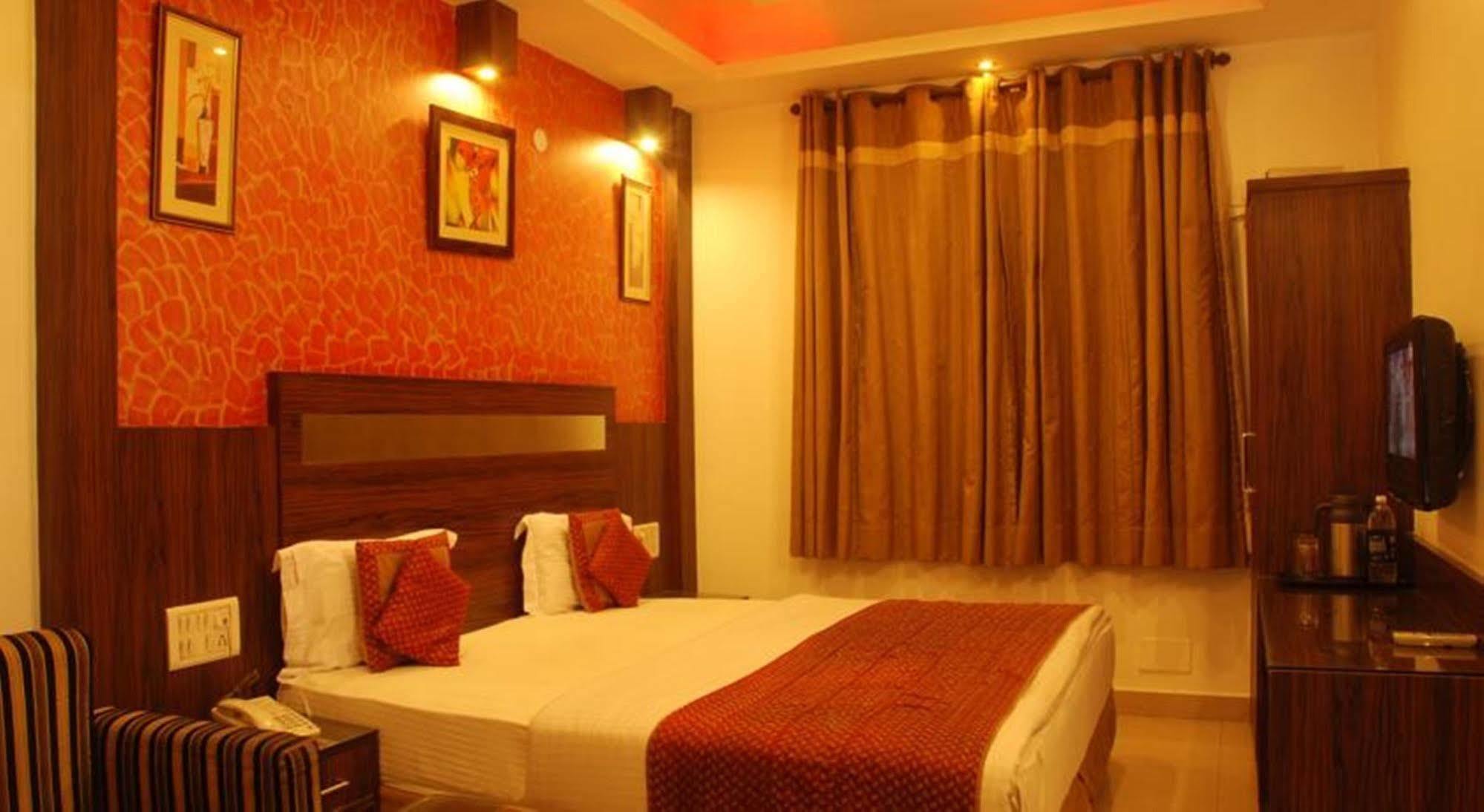 Hotel Baba Inn-By Rcg Hotels New Delhi Exteriör bild