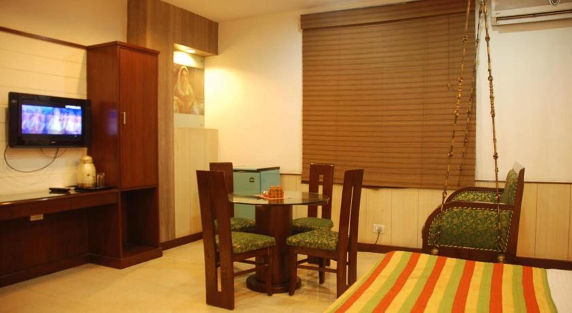 Hotel Baba Inn-By Rcg Hotels New Delhi Exteriör bild