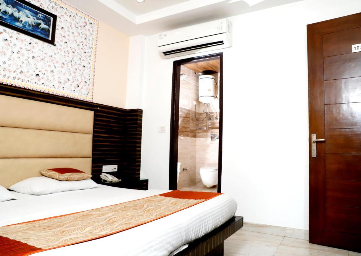 Hotel Baba Inn-By Rcg Hotels New Delhi Exteriör bild